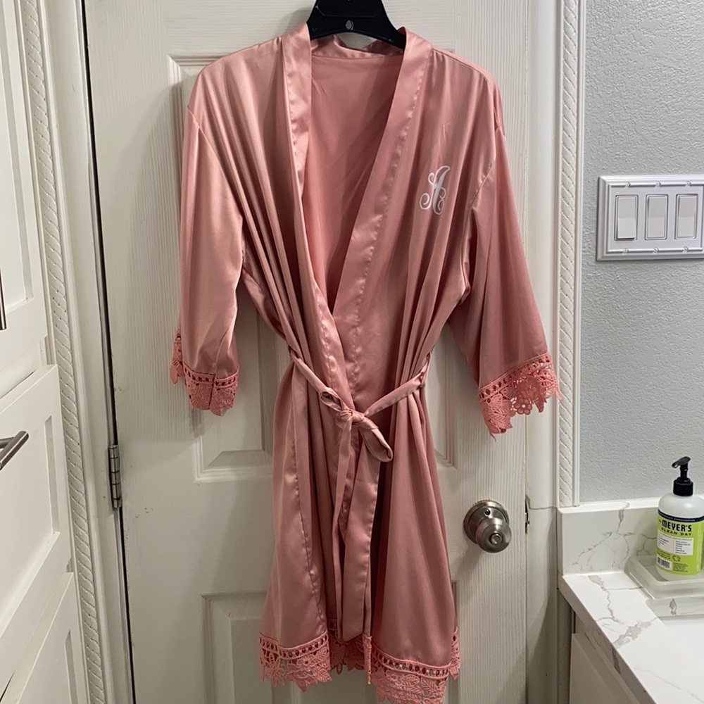 Mauve pink robe. Used once.